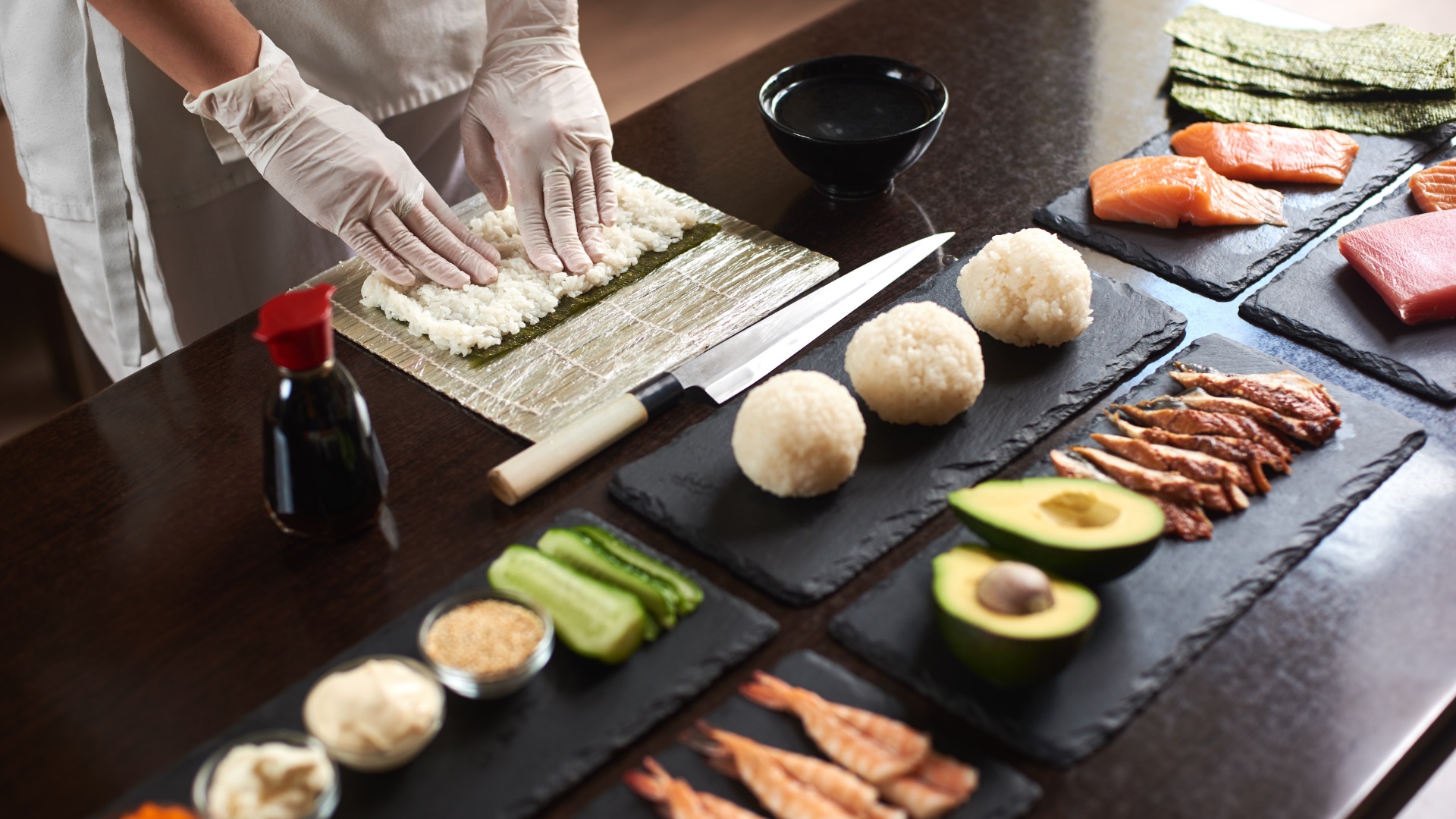 Sushi rollen maken bij Barracuda Sushi