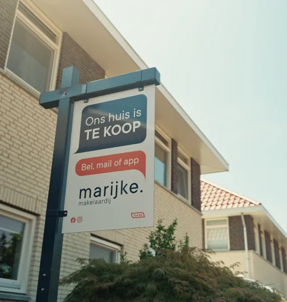Marijke Makelaardij bord: Ons huis is te koop